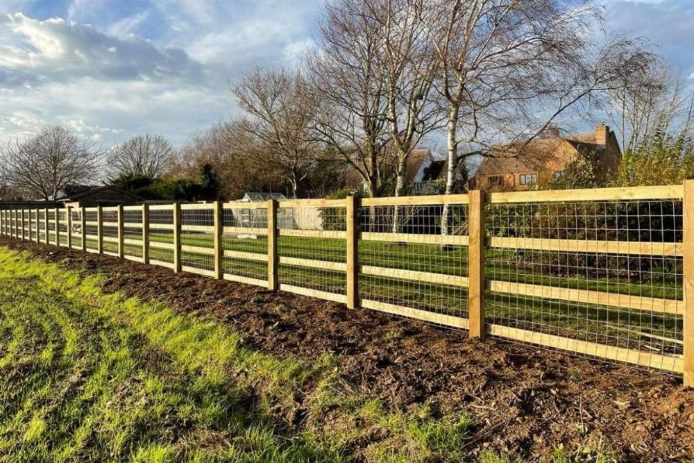 Surrey Digger Services - Agricltrual fencing.png
