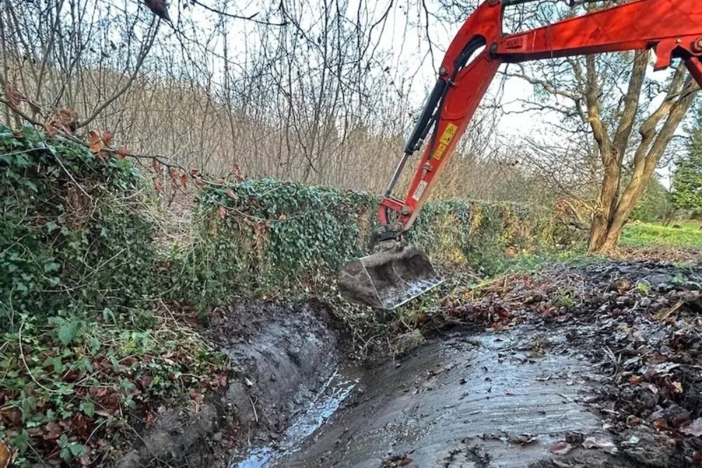 Surrey Digger Services - Agricultural - Ditch clearance